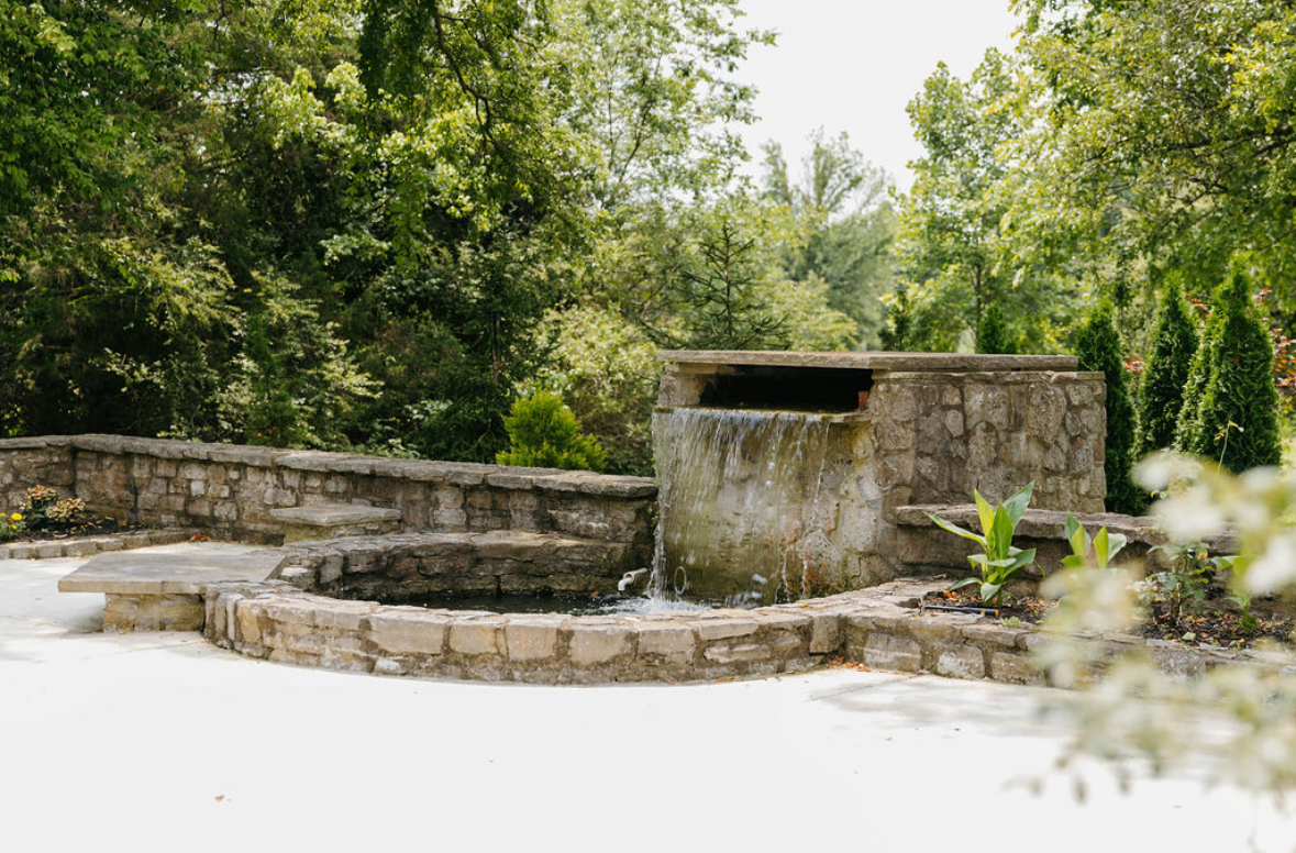 An image of the outdoor space at Macca Villa, a beautiful wedding venue in Murfreesboro, TN, a short drive from Nashville.